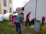 Stavíme sněhuláka s partnery,  rodiči a dětmi